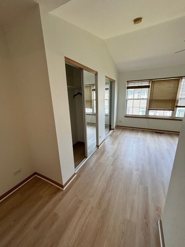 Building Photo - 2422 Golf Ridge Cir