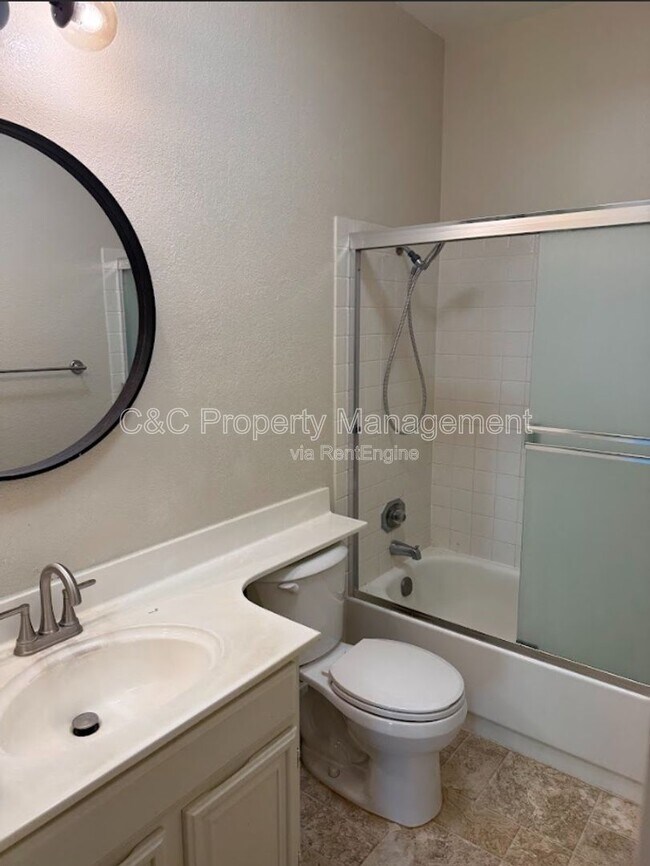 Building Photo - 37050 Meadowbrook Common