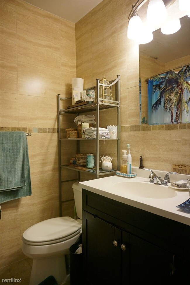 Building Photo - 660 Roble Ave