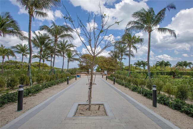 Building Photo - 9172 Collins Ave