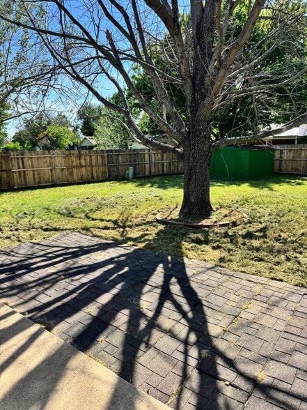 Building Photo - 821 Vernon Ct