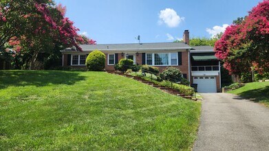 Building Photo - Wonderful Home in Prime Location!