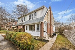 Building Photo - 10 W Jefferson St