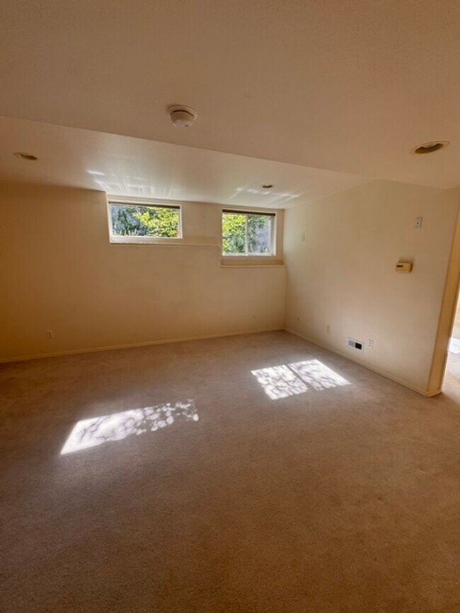 Building Photo - 10100 Zermatt Cir