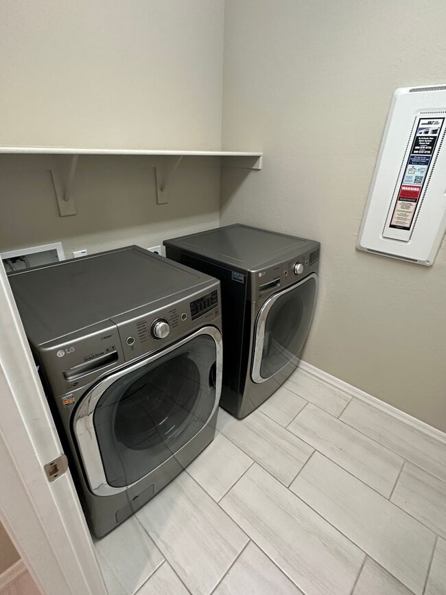 Building Photo - Corner Lot, RV Gate and Garage, Single Lev...