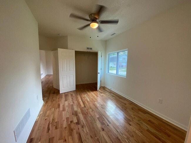 Building Photo - 610