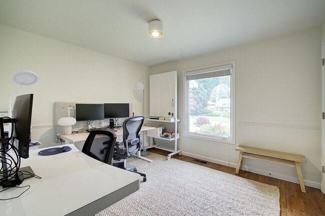 Building Photo - 5bd/2.75ba Mercer Island Home