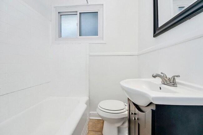 Building Photo - Charming 2BD/1BA Unit on Pecan Ave!