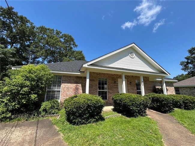 Building Photo - 6626 Woodside Ct E