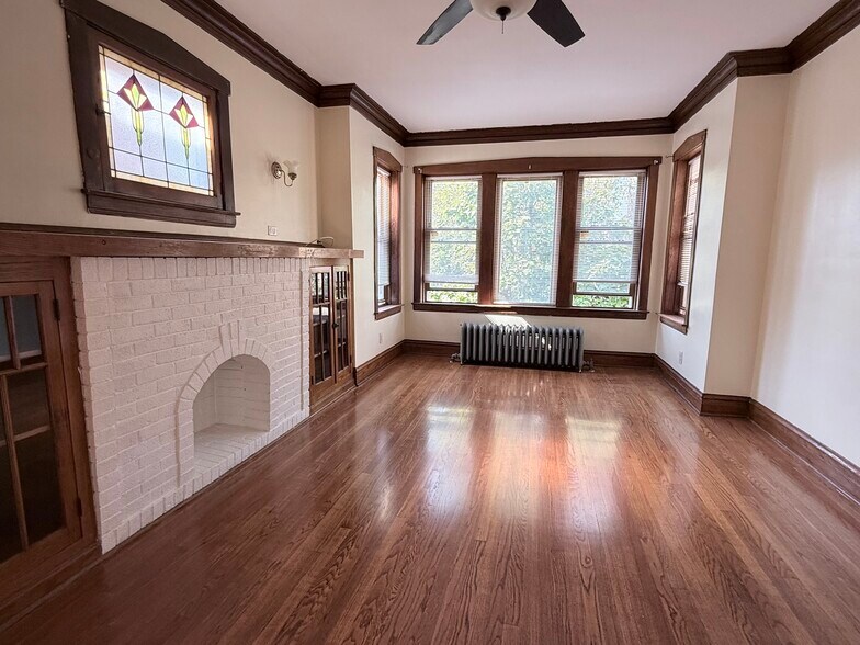 Building Photo - 2855 N Ridgeway Ave