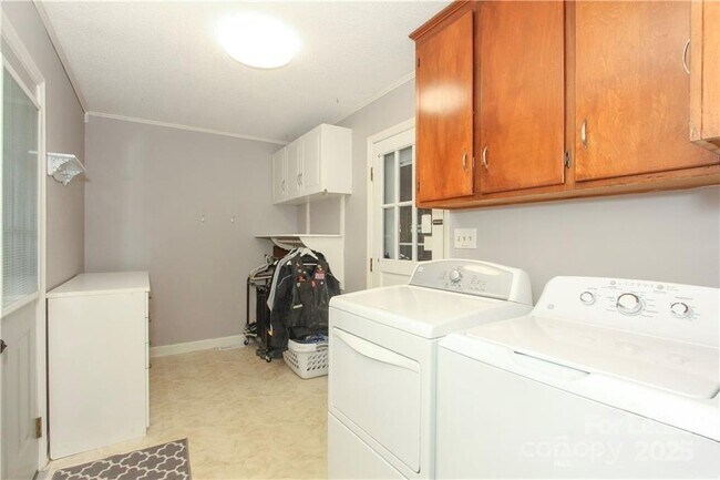 Building Photo - 12320 Winget Rd