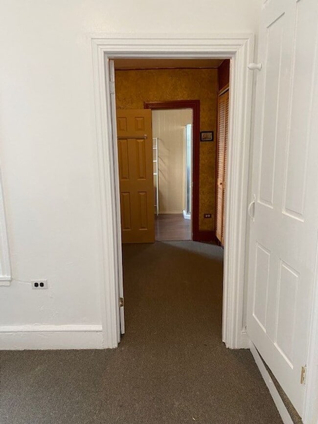 Building Photo - 3 BEDROOM HOUSE FOR RENT