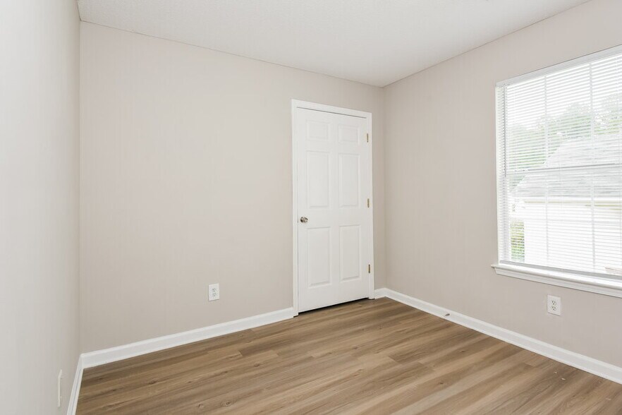Building Photo - 1560 Wembley Dr