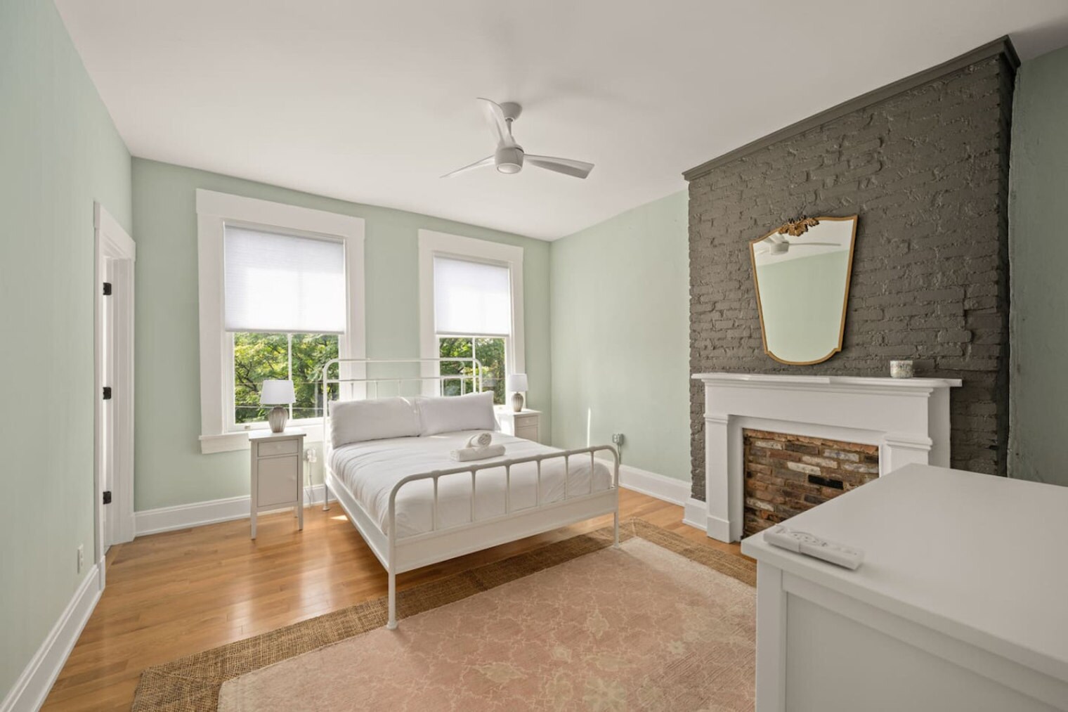 Building Photo - 1918 Vine St