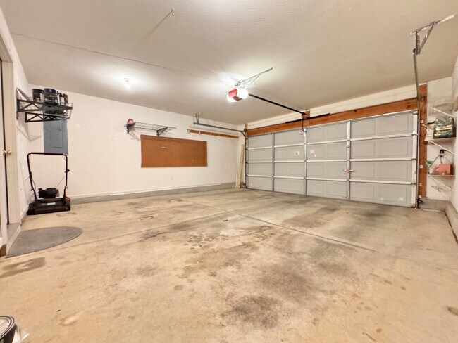 Building Photo - 580 Wellington Gardens Dr