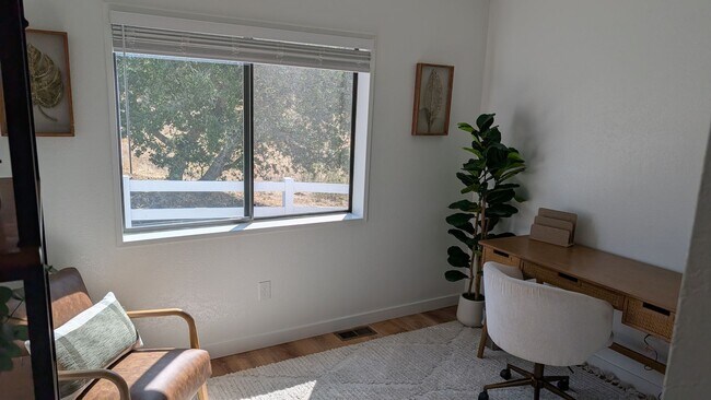 Building Photo - 9212 794-798 Manuela Way