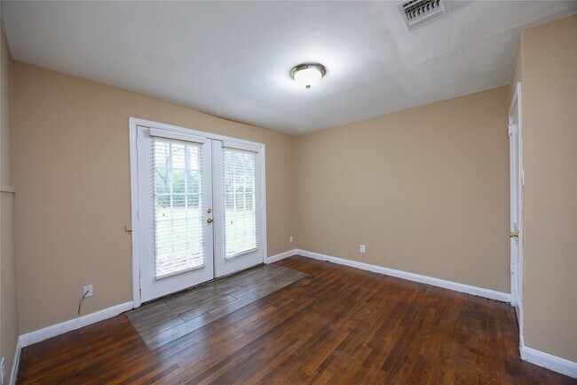 Building Photo - 304 Harris Blvd