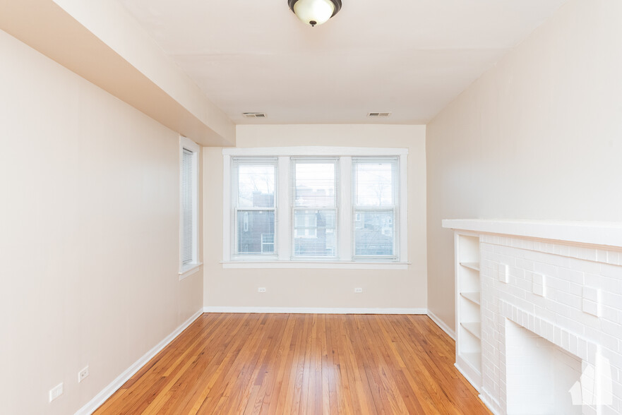 Building Photo - 4451 N Hamlin Ave