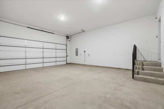 Building Photo - 6252 N Holly Spgs Ln