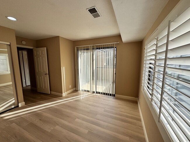 Building Photo - Move In Ready! Fremont 3 beds 2 baths Near Niles Canyon and Mission