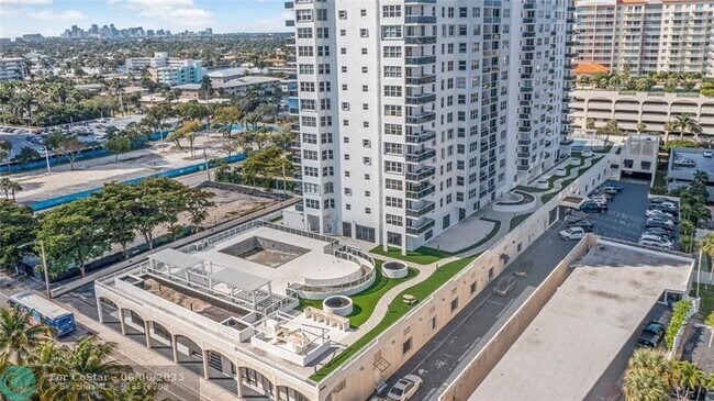 Building Photo - 3015 N Ocean Blvd