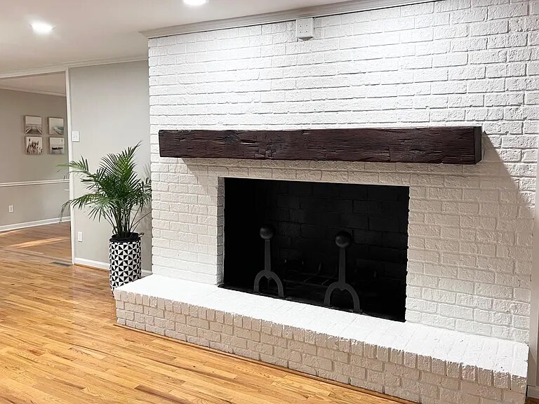 Fireplace - 5005 N Hills Dr