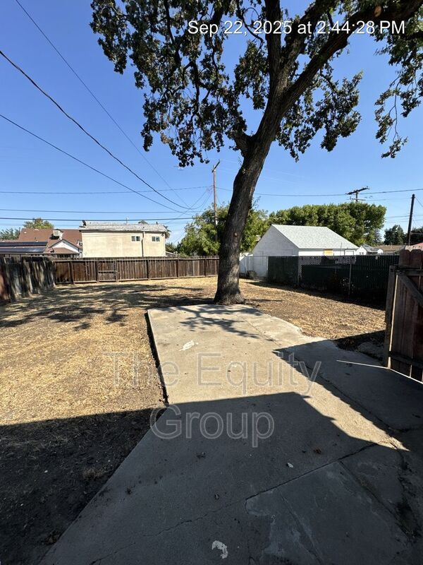 Building Photo - 1006 N Conyer St