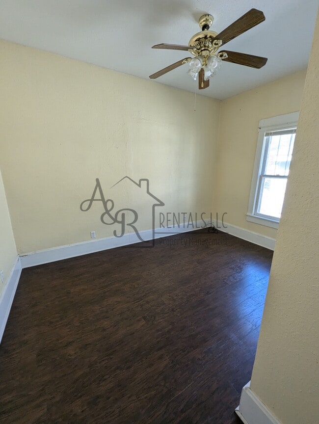 Building Photo - 115 W Monroe St