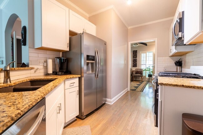 Building Photo - Rare Find in Downtown Decatur – 2-Car Gara...