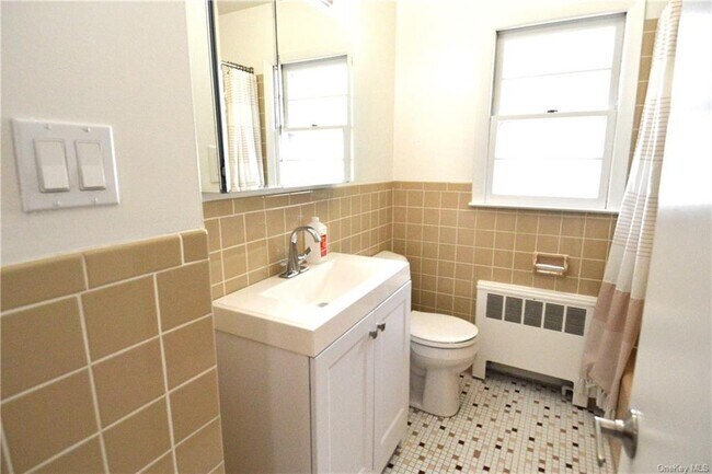 Building Photo - 190 Midland Ave