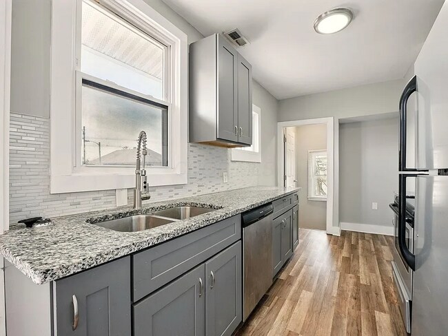 Building Photo - 831-833 Lilley Ave