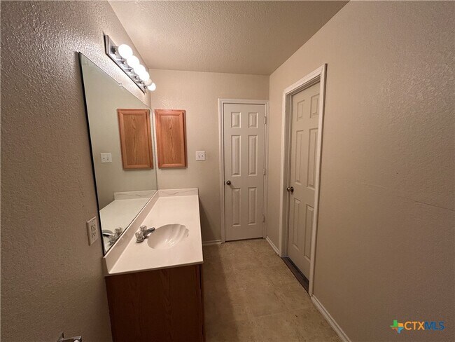 Building Photo - 424 Copper Hill Dr