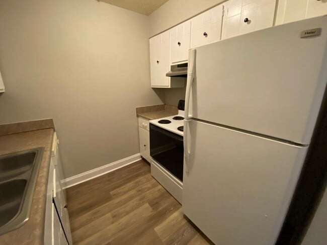 Building Photo - Lovely 1 bedroom condo in South Nashville! Private Balcony!