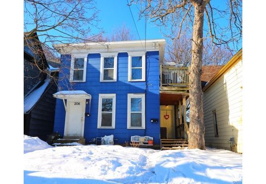 Upstairs flat - 206 Tompkins St