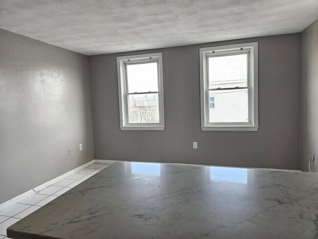 Building Photo - 49 Cottage St