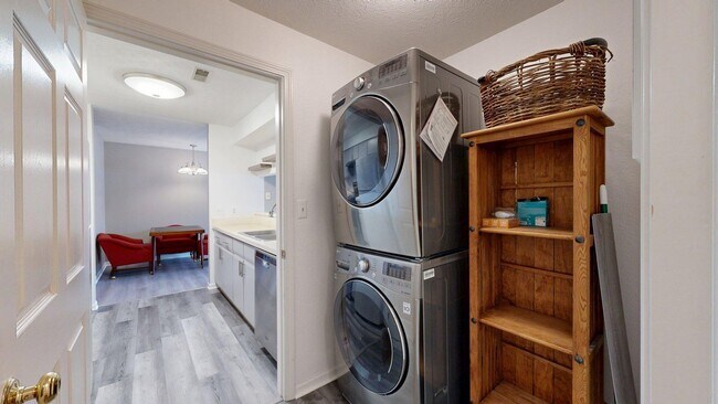 Building Photo - 1265 Millbrook Trail