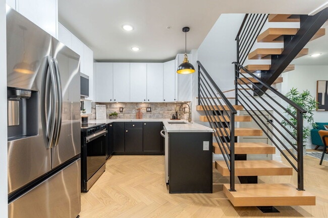 Building Photo - 609 S Orianna St