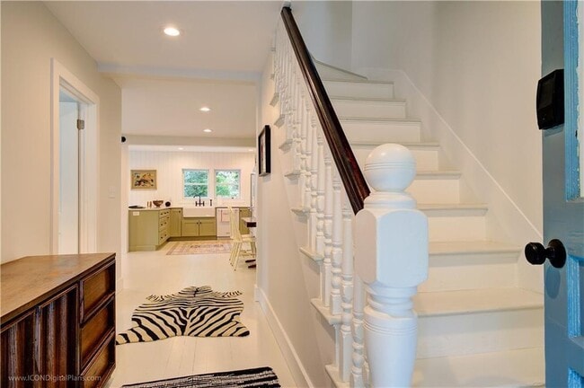 Building Photo - 59 Melrose Ave