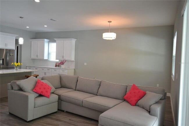 Building Photo - 281 Diogenes St
