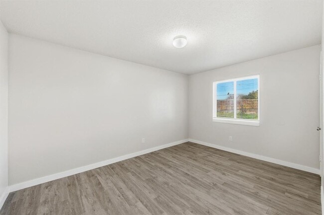 Building Photo - 2204 Donahue Ln