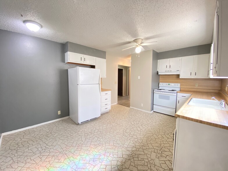 Building Photo - 9630 Hefner Village Blvd