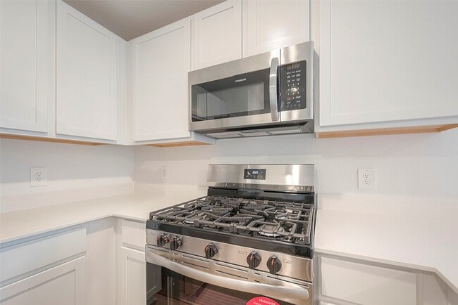 Building Photo - 1491 Las Cuevas Dr