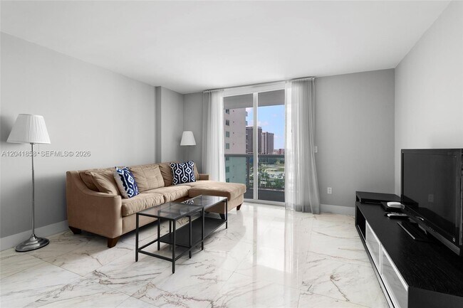 Building Photo - 1800 N Bayshore Dr