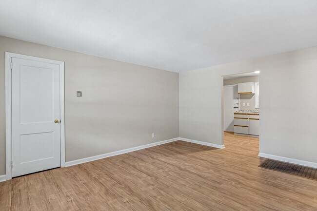 Building Photo - 508 Mayflower Dr