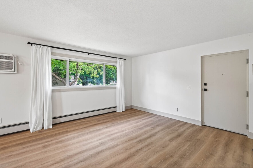 Building Photo - 135 16th Ave NE