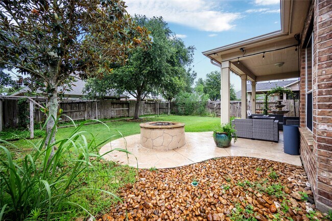 Building Photo - 26318 Cedar Pine Dr