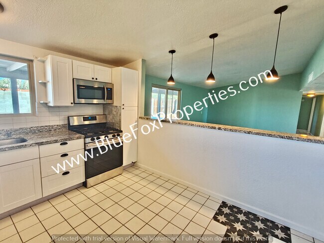 Building Photo - 3310 W Calle Toronja