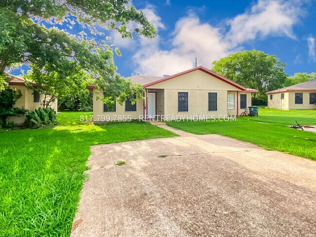 Primary Photo - 318 Frontier Dr