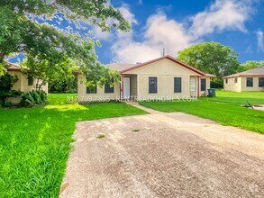 Building Photo - 318 Frontier Dr