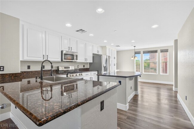 Building Photo - 10091 Sand Key St